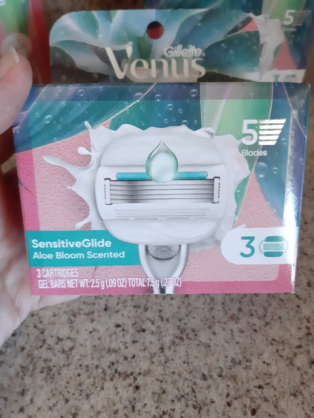 Gillette Venus Sensitive Glide Razor/ Refill Bundle - Picture 8 of 9